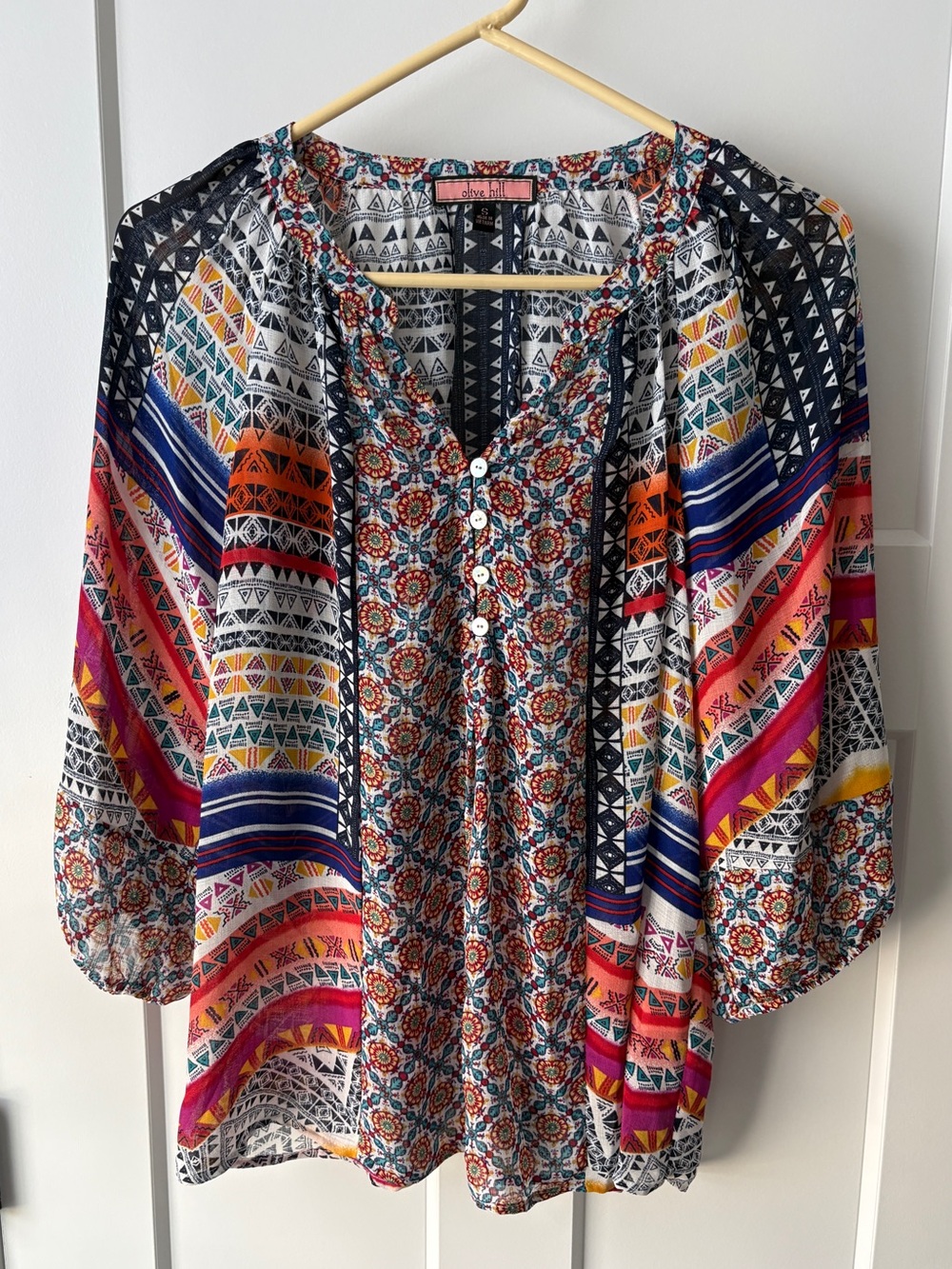 Olive Hill v-neck pullover colorful boho blouse size small